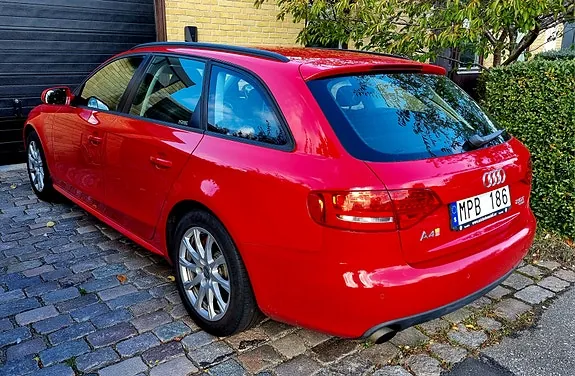 Audi A4 2010 photo 2