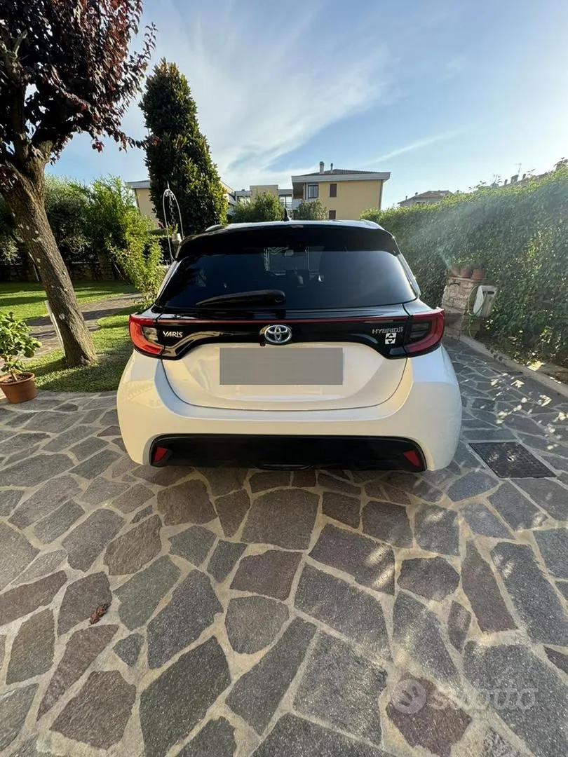 Toyota Yaris 2021 photo 2