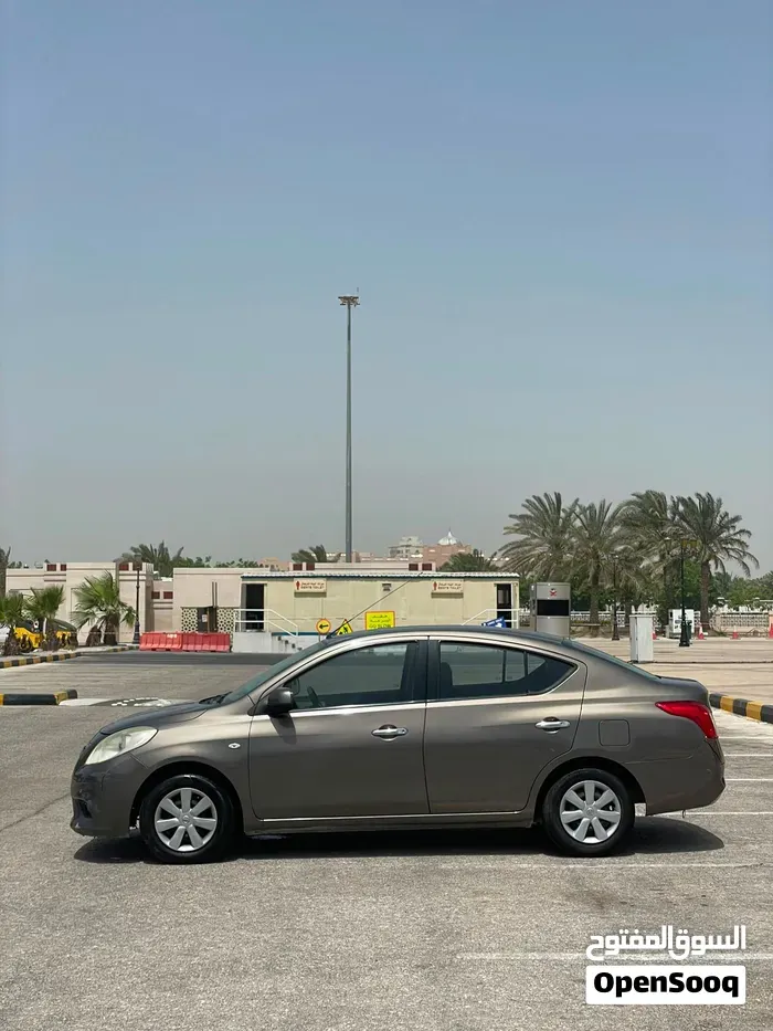 Nissan Sunny 2014 photo 2
