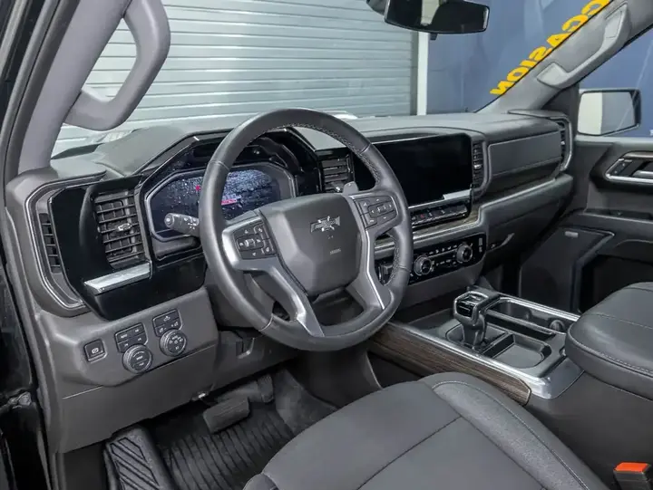 Chevrolet Silverado 1500 2024 photo 2