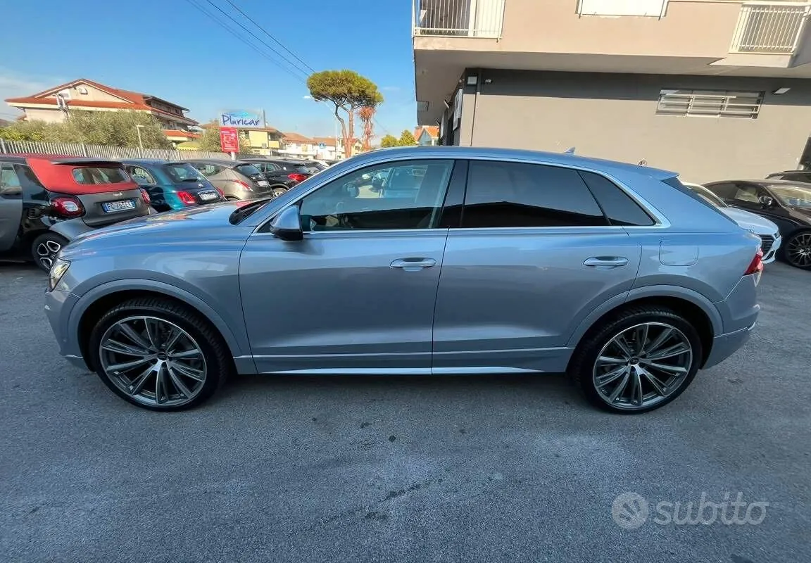 Audi Q8 2021 photo 2