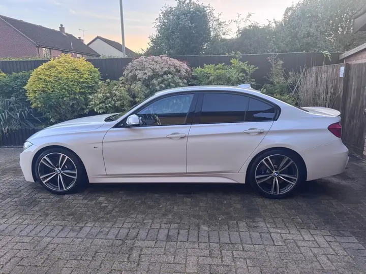 BMW 3 Series 2016 photo 2