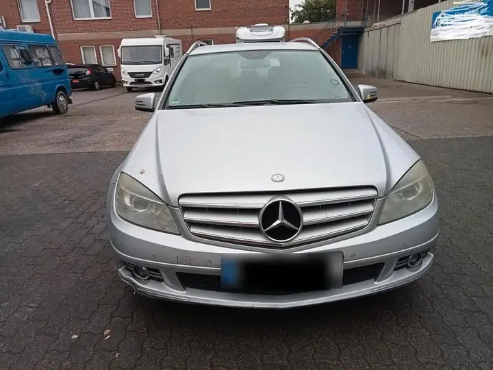 Mercedes-Benz C220
