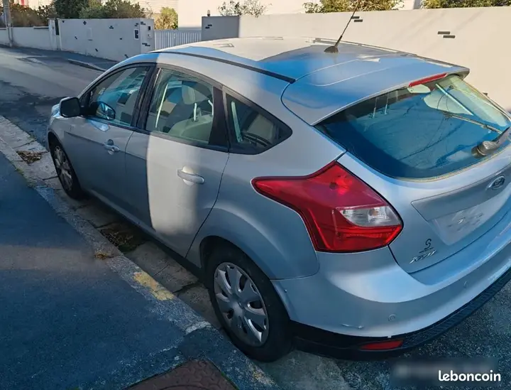 Ford Focus 2012 photo 3