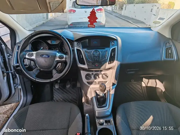 Ford Focus 2012 photo 2