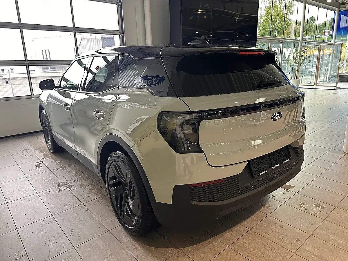 Ford Explorer photo 3