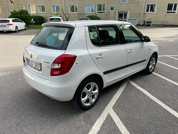 Skoda Fabia 2013 photo 2