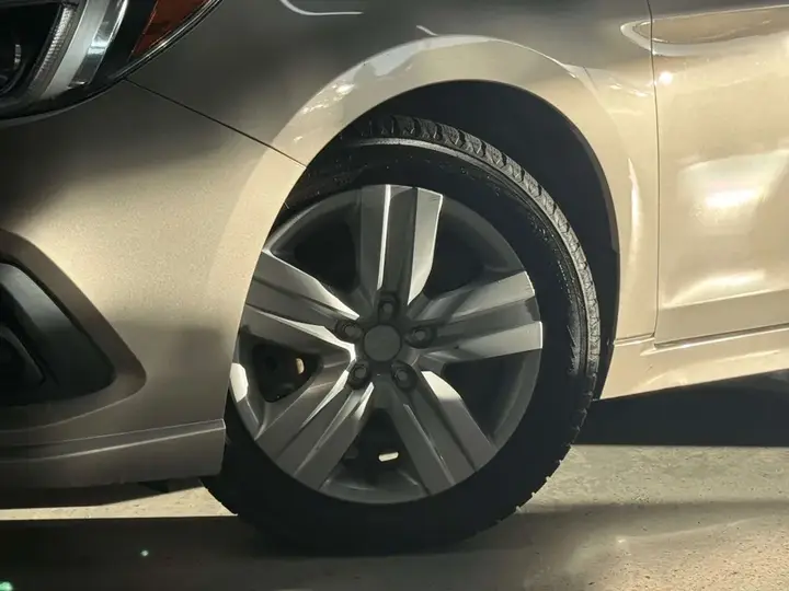 Subaru Legacy 2019 photo 2