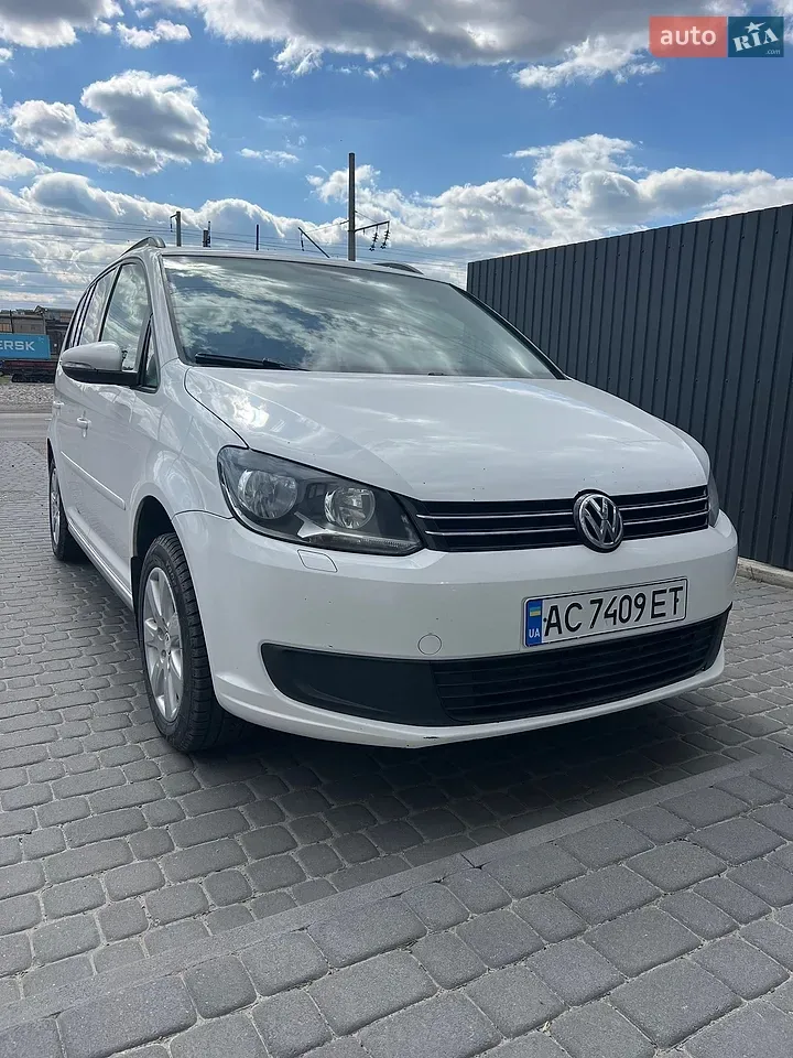 Volkswagen Touran 2012 photo 3
