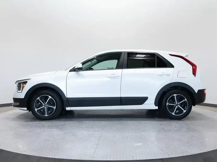 Kia Niro 2023 photo 2