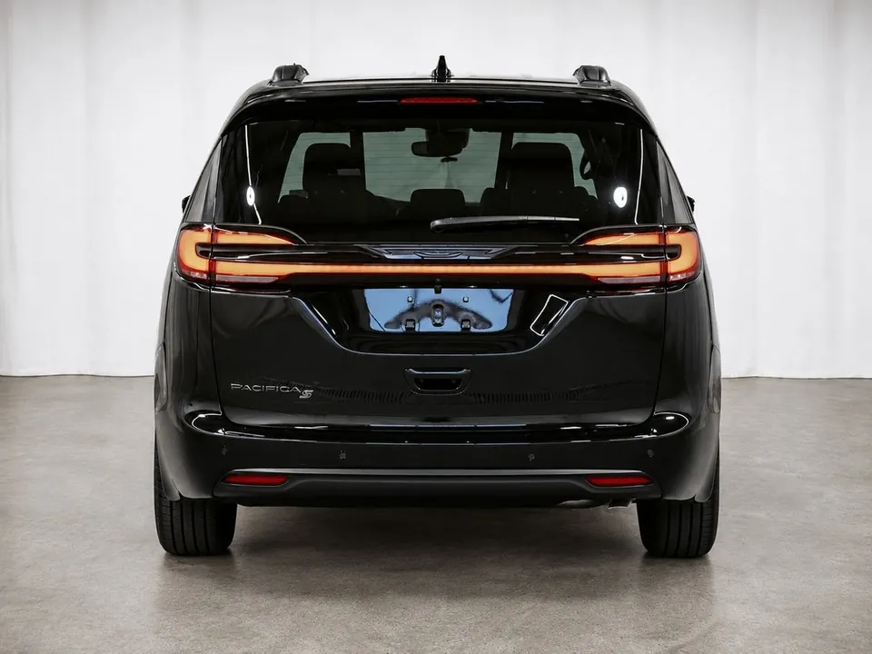 Chrysler Pacifica 2027 photo 5