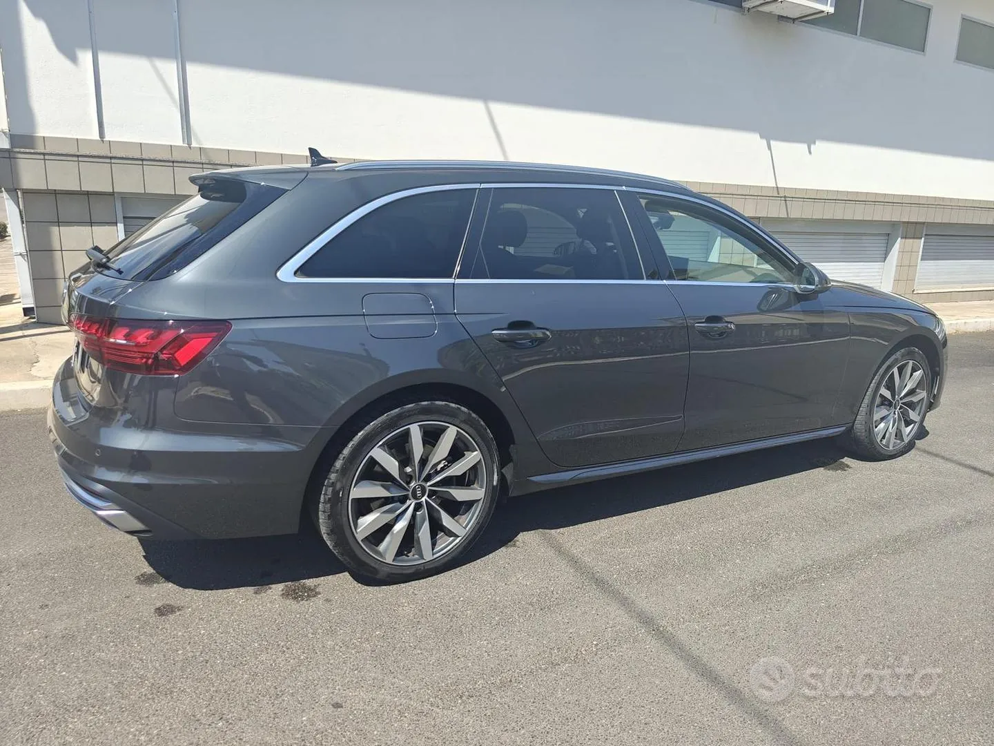Audi A4 Avant 2022 photo 2