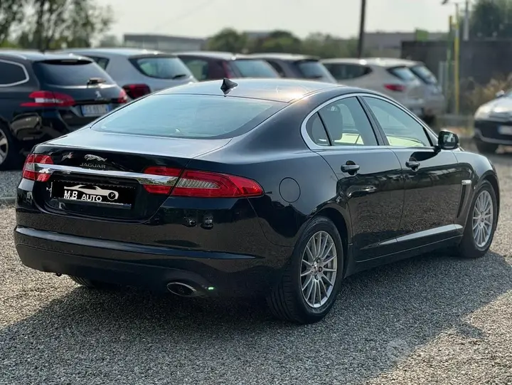 Jaguar Xf 2014 photo 3