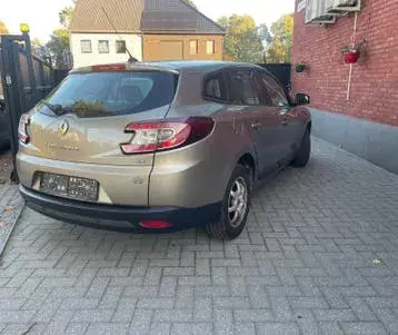 Renault Mégane 2010 photo 4