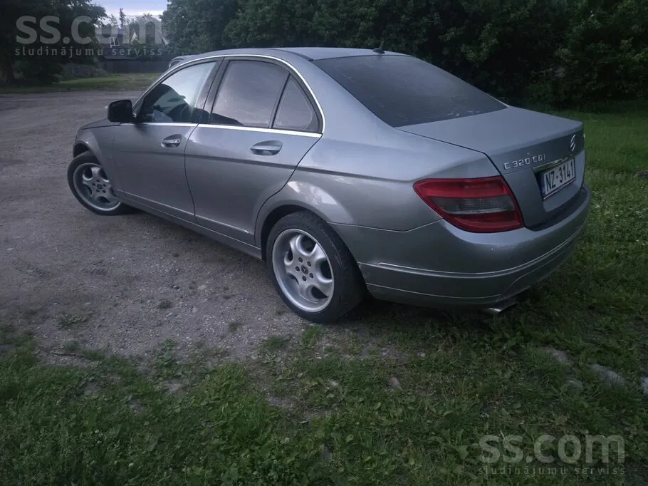 Mercedes-Benz C320 2008 photo 2