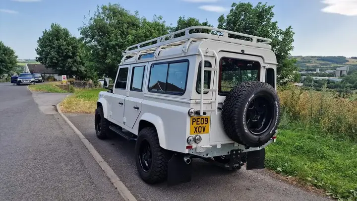 Land Rover Defender 110 2009 photo 5