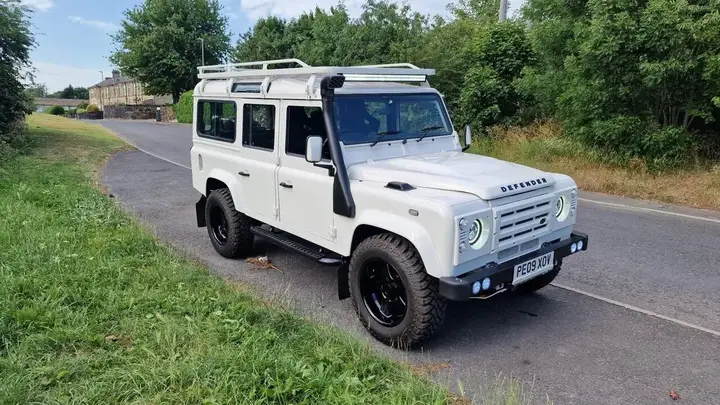 Land Rover Defender 110