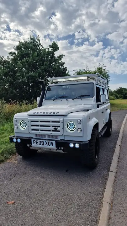 Land Rover Defender 110 2009 photo 2