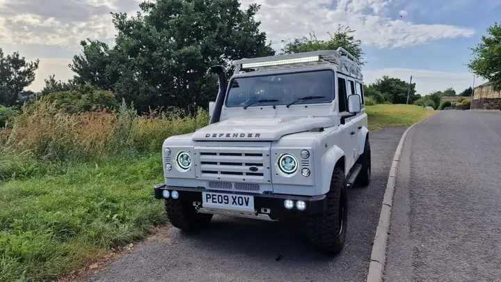 Land Rover Defender 110 2009 photo 3