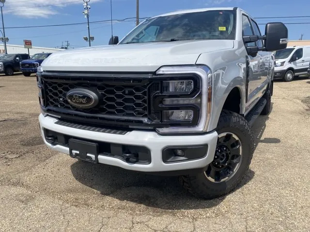 Ford Super Duty F-350 2026 photo 2