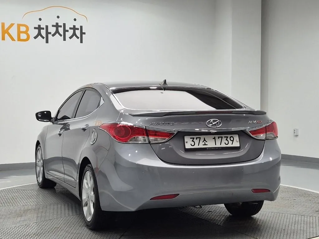 Hyundai Avante 2011 photo 2