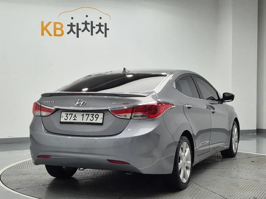 Hyundai Avante 2011 photo 3