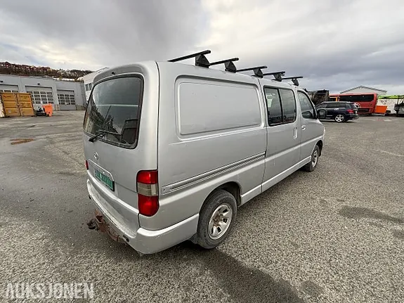Toyota Hiace 2012 photo 5