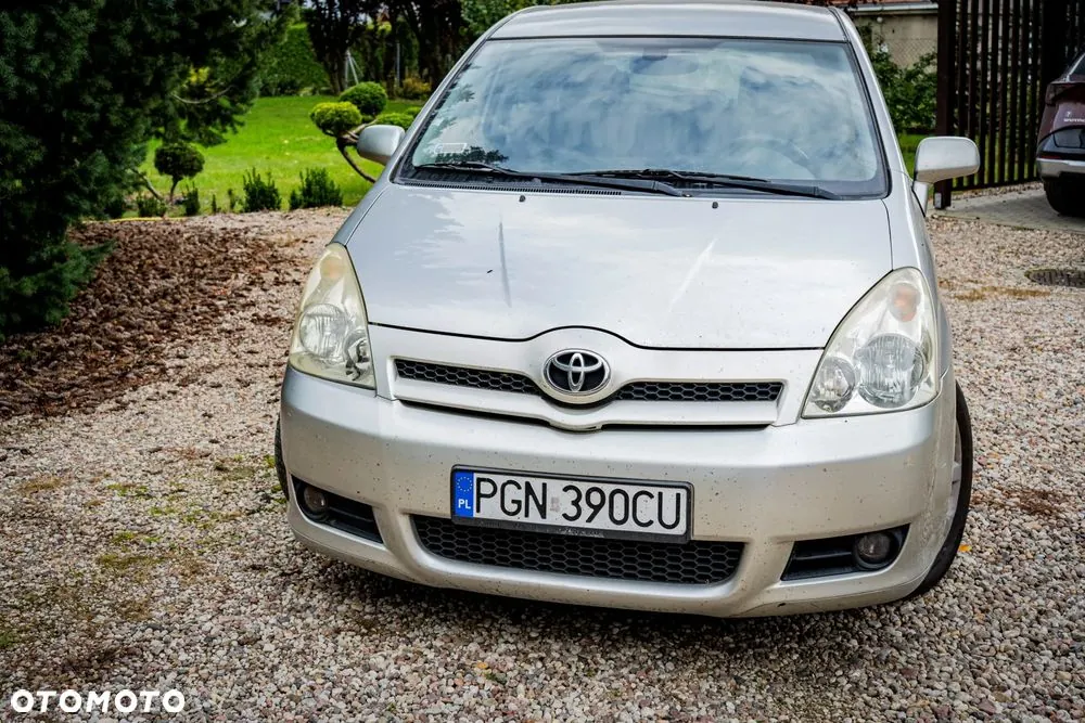 Toyota Corolla Verso 2005 photo 2