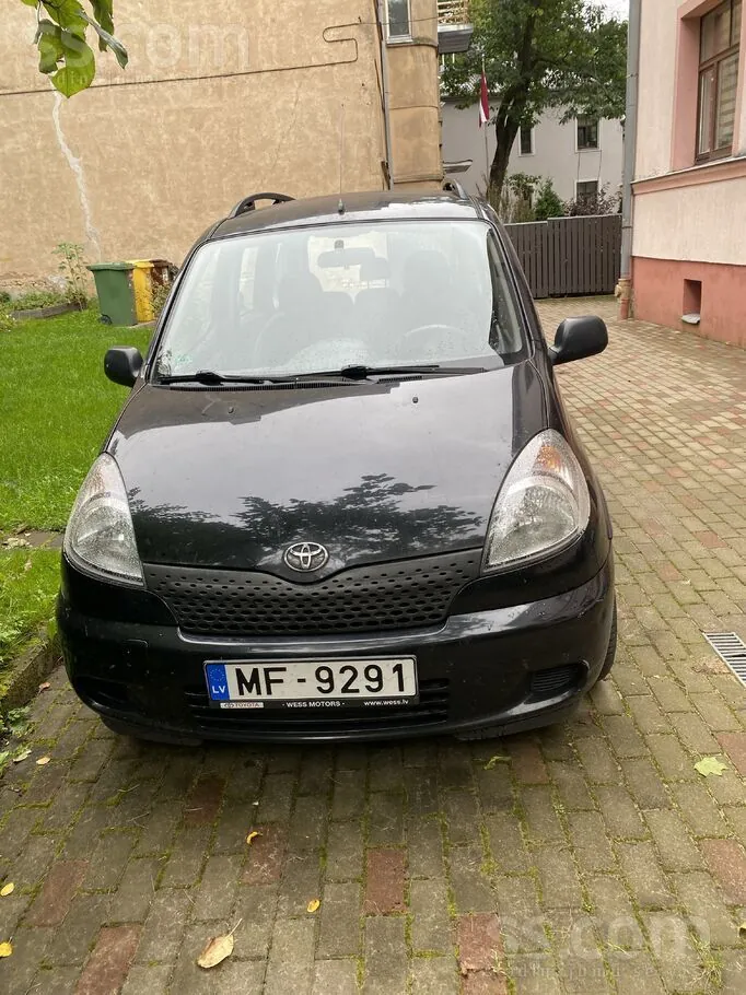 Toyota Yaris Verso 2001 photo 2