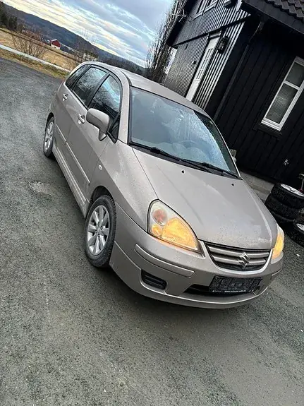 Suzuki Liana 2004 photo 2