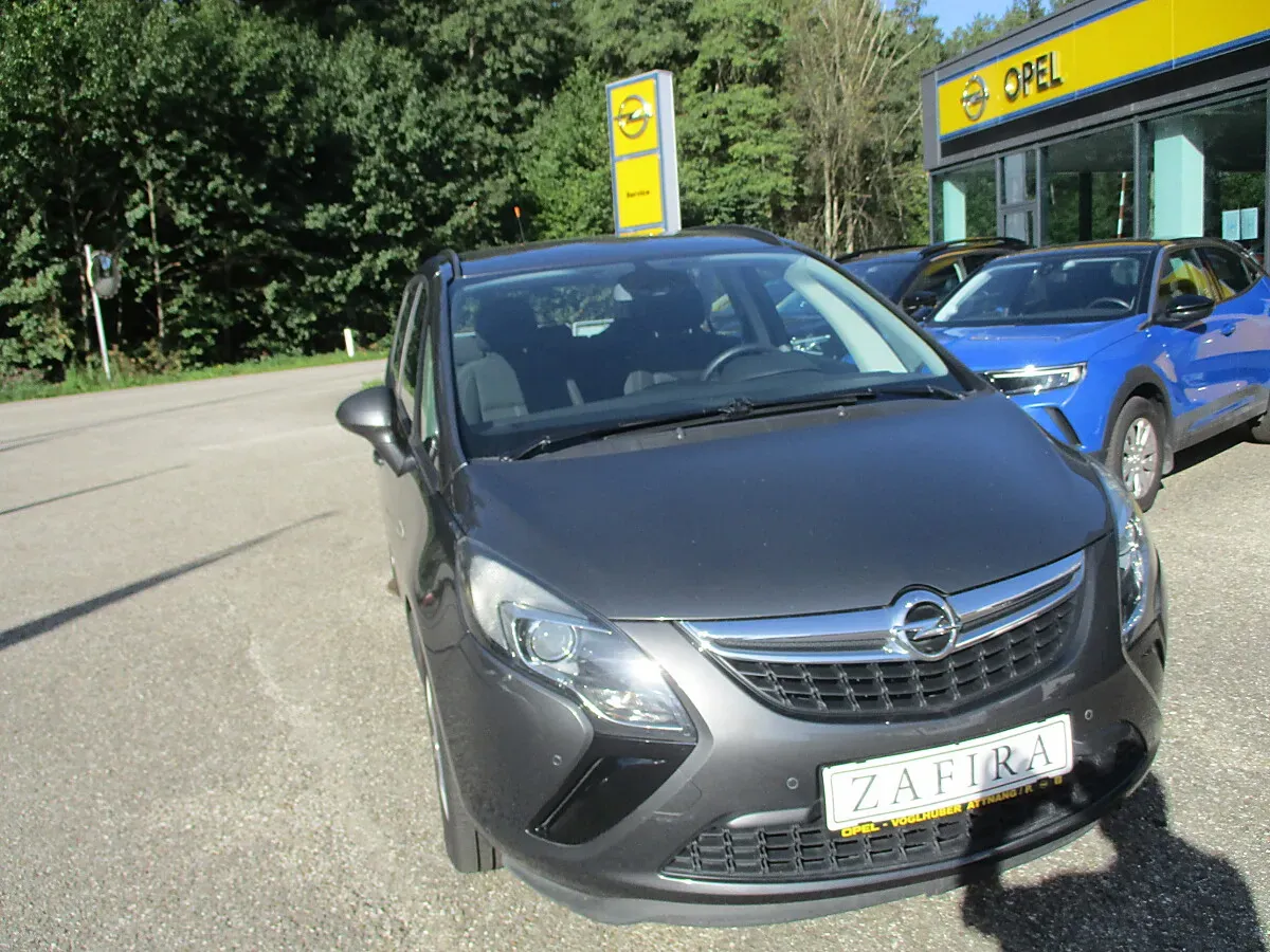 Opel Zafira Tourer 2012 photo 2