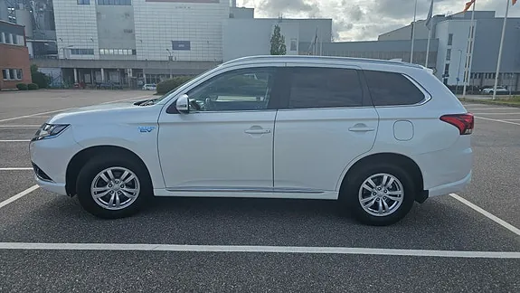 Mitsubishi Outlander 2016 photo 2