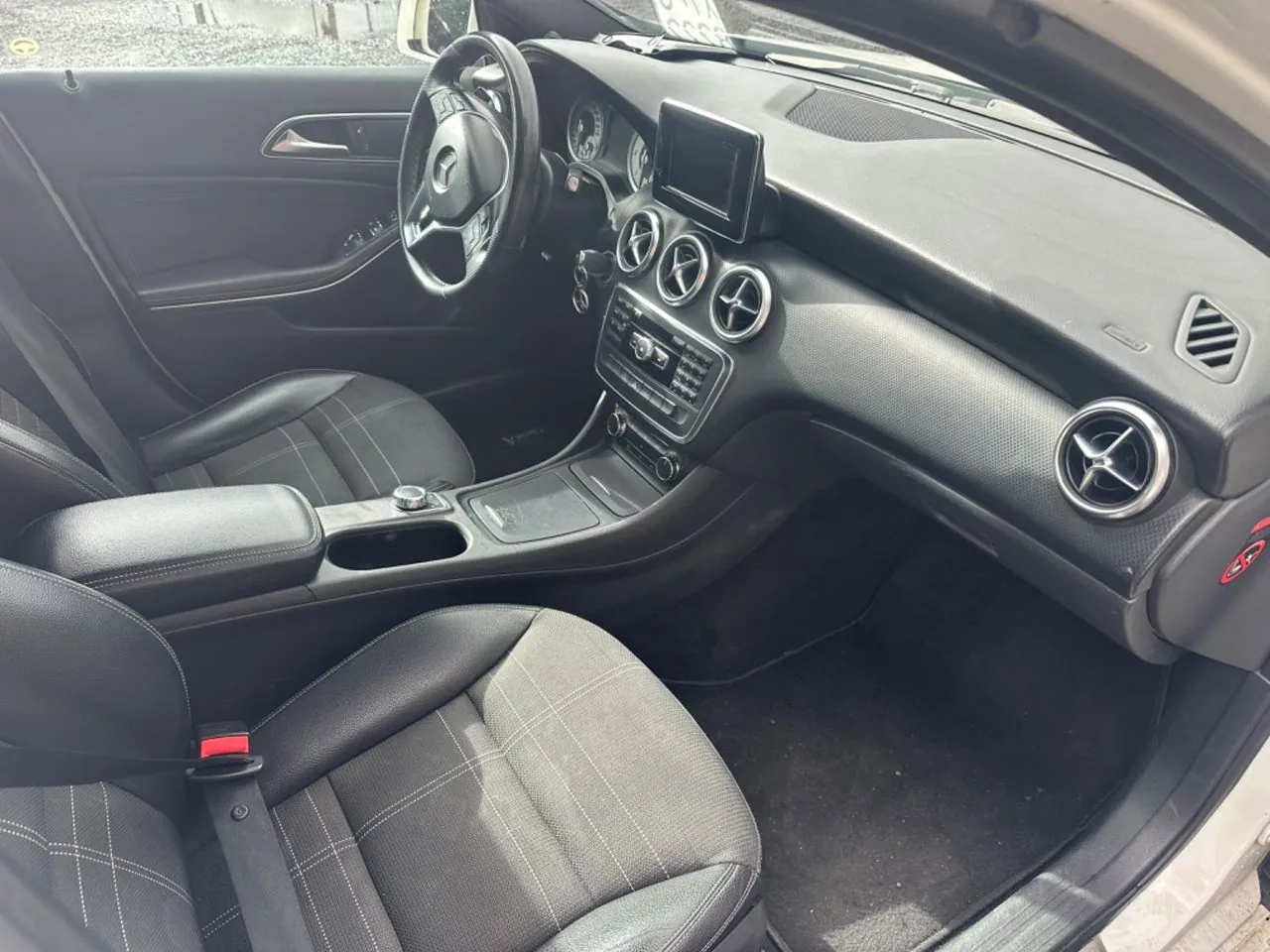 Mercedes-Benz A 180 2013 photo 3