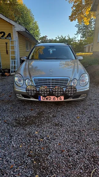 Mercedes-Benz E320 2004 photo 2