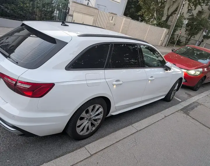 Audi A4 2022 photo 2