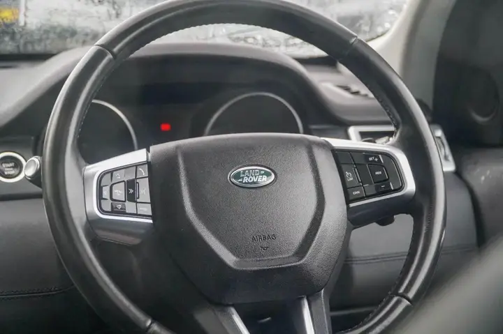 Land Rover Discovery Sport 2017 photo 2
