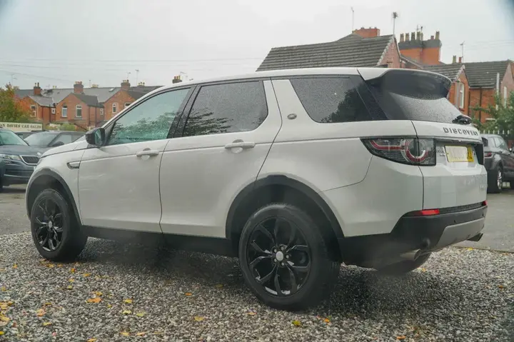 Land Rover Discovery Sport 2017 photo 3