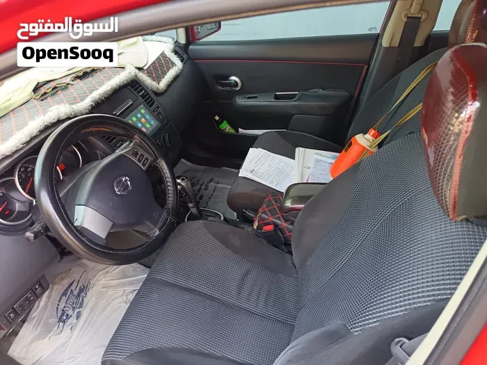 Nissan Versa 2011 photo 2