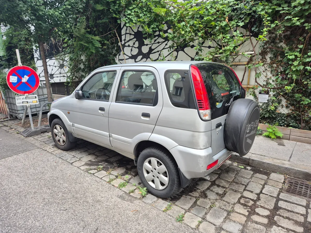Daihatsu Terios 2004 photo 2