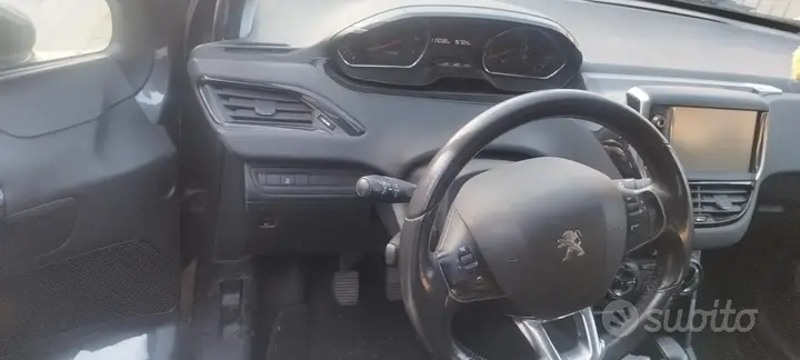 Peugeot 208 2014 photo 5