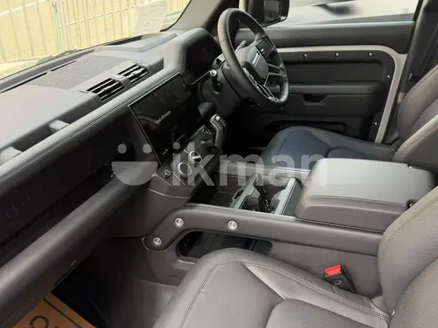 Land Rover Defender 2026 photo 2