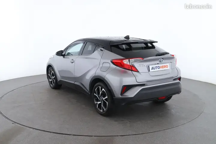 Toyota C-Hr 2017 photo 2