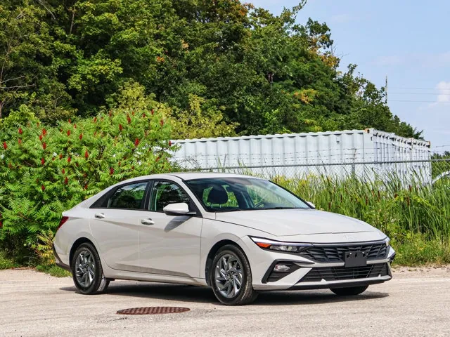 Hyundai Elantra 2025 photo 4