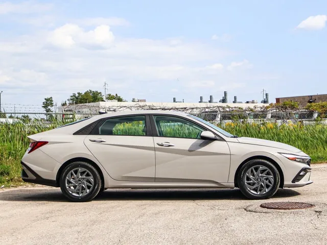 Hyundai Elantra 2025 photo 3