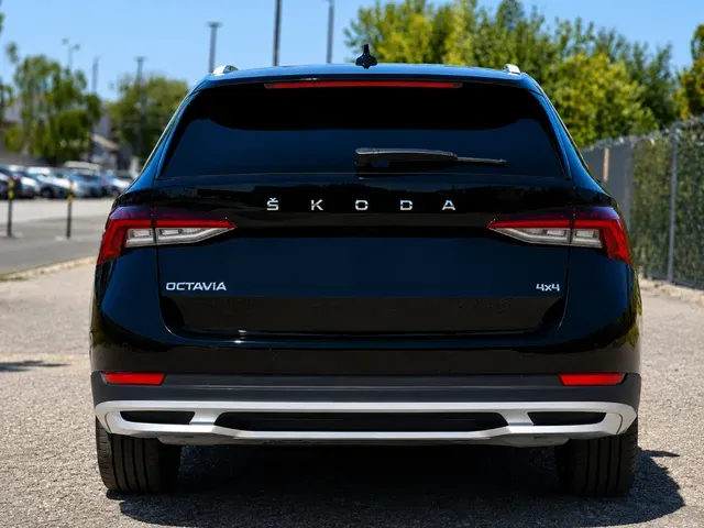 Skoda Octavia Combi 2022 photo 4