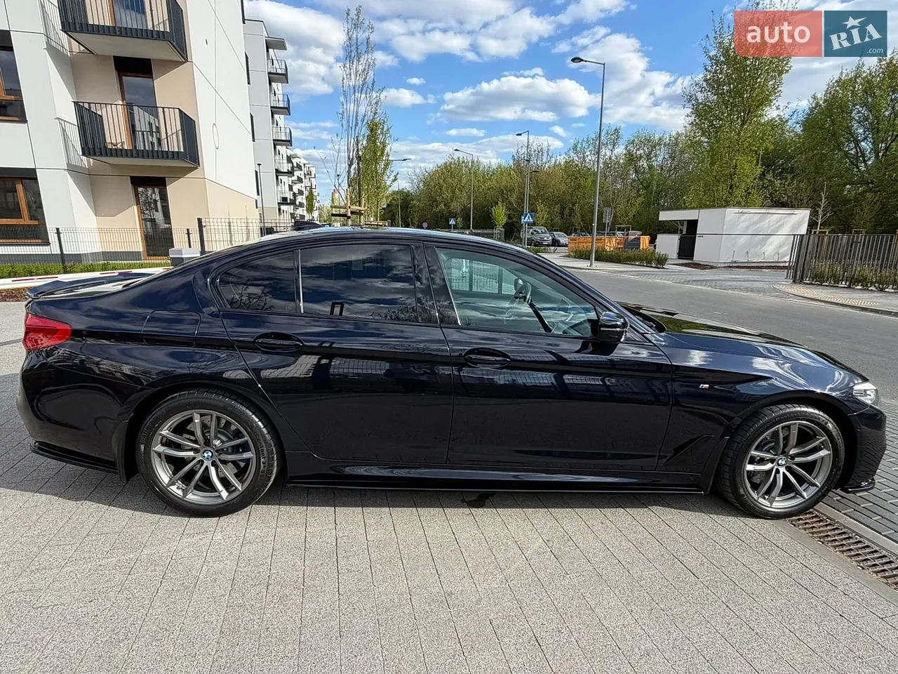 BMW 5 Series 2018 photo 2