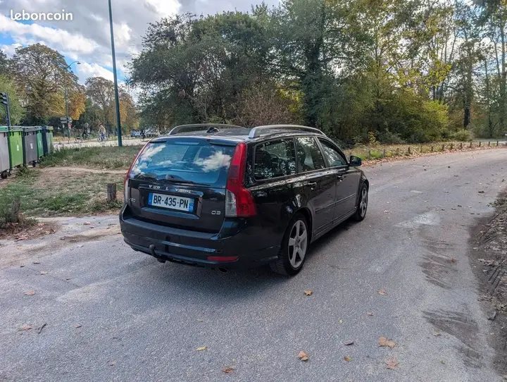 Volvo V50 2011 photo 2