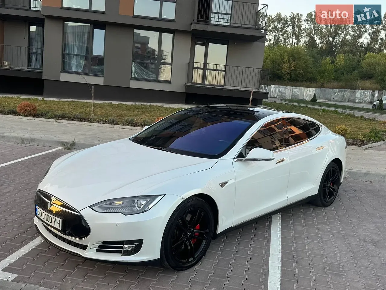 Tesla Model S 2014 photo 4
