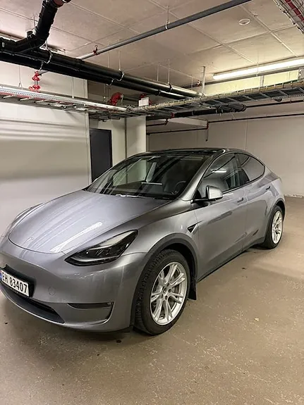 Tesla Model Y 2024 photo 2