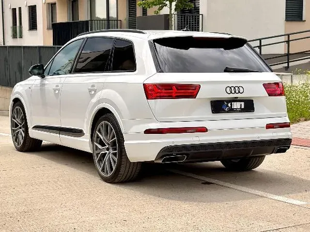Audi Q7 2017 photo 2